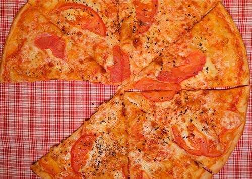 croûte Pizza Keto Vegan : Faible teneur en glucides sans œufs et sans fromage!